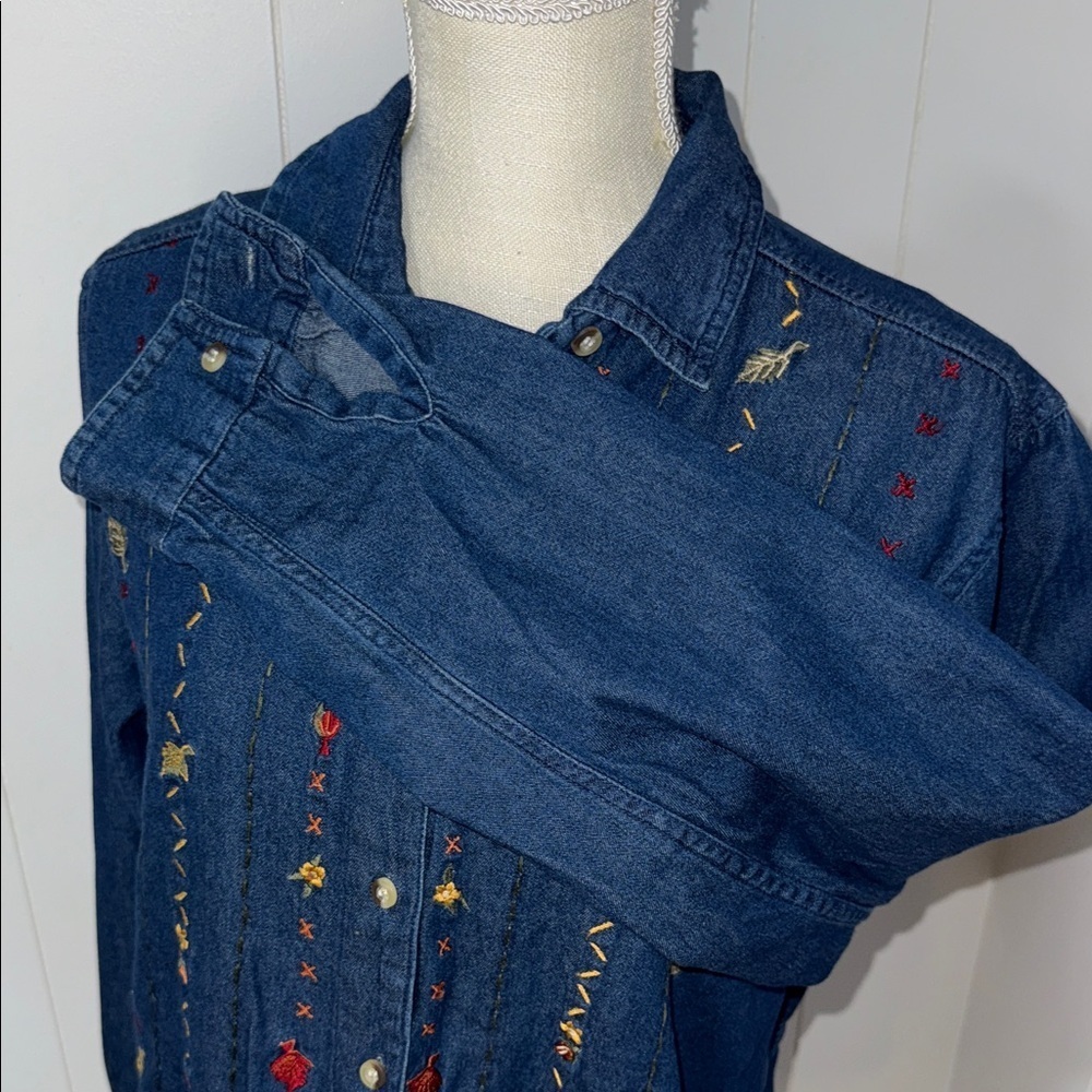 Victoria Jones Woman Blue Embroidered Blouse - Picture 3 of 5